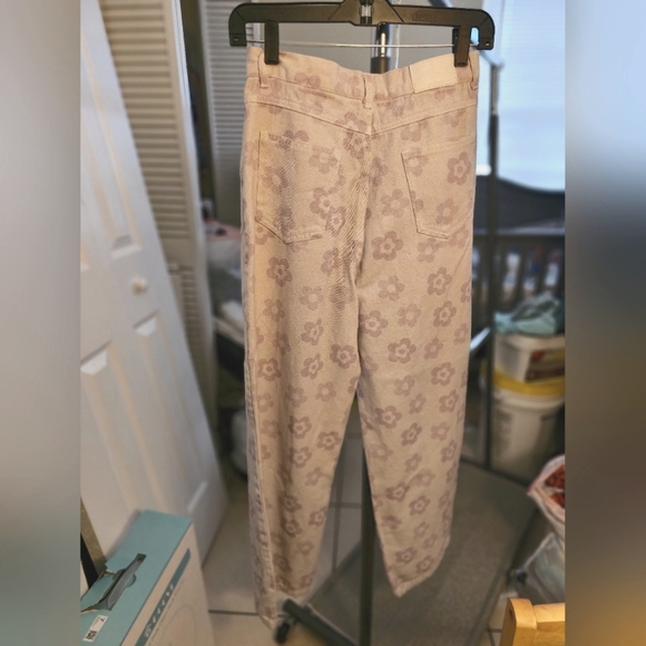 High-waisted jeans - Picture 2 of 8